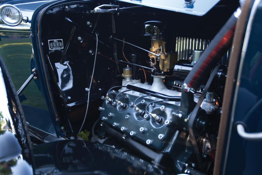  Ford Model 18 DeLuxe Roadster 1932 года  (фото 3 из 13)
